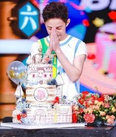 娱乐吃瓜酱生日庆祝,星光熠熠,欢乐满溢